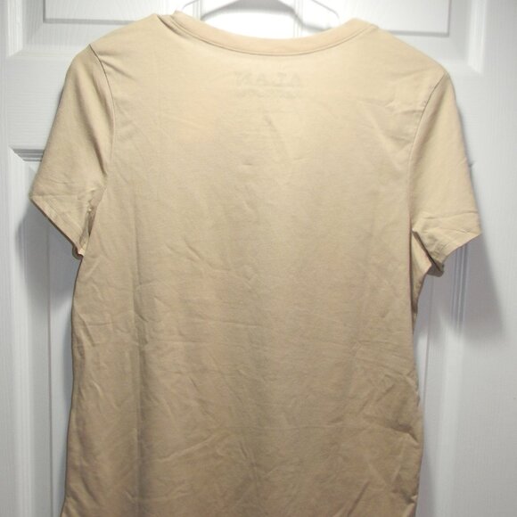 Goodie Two Sleeves Tan Alan Jackson Tee Medium NWT Country Music Cowboy Hat - Picture 2 of 4